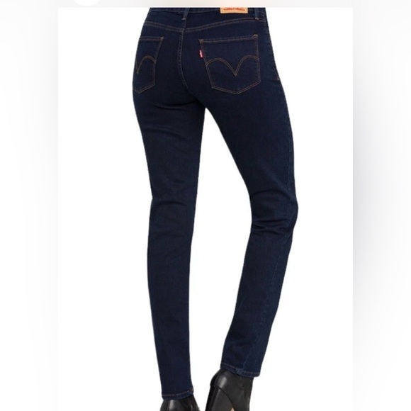 Like New! Levis Dark Blue Women's Jeans - Picture 2 of 5